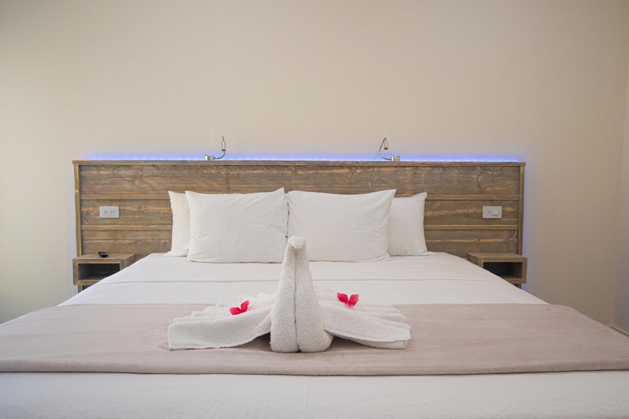 The Cove - Condo Hotel - Palm Beach Strip Kültér fotó